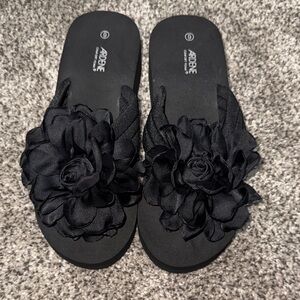 Ardene Black Floral Sandals